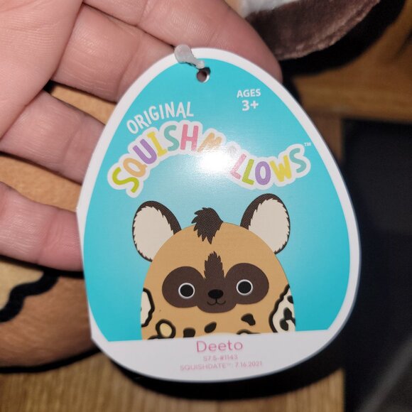 Squishmallows, Deeto the African Wild Dog - Picture 2 of 4